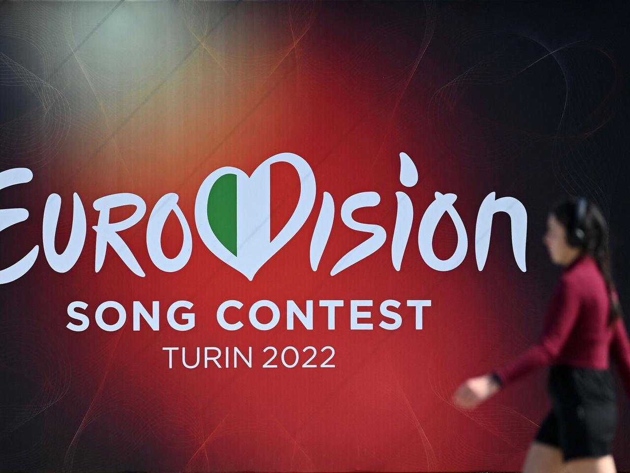 Czy na Eurowizji trzeba śpiewać po angielsku? Dlaczego nie śpiewają w języku ojczystym?