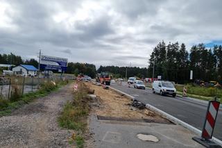 Przebudowywane na rondo skrzyżowanie DK51 z ulicą Wadąską oraz drogą do Osiedla Sterowców