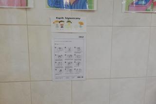 Przedszkolaki uczą, jak poprawnie myć ręce