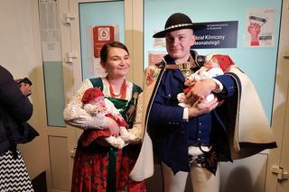 Czworaczki urodzone w Krakowie. Anielka i Klementynka wyszły ze szpitala. W domu poczekają na dwie siostrzyczki