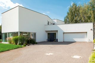 Bryła i wnętrza domu o nietypowej formie