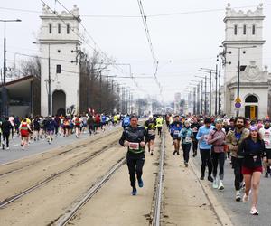 Bieg na Piątkę 2024, Warszawa - zdjęcia. Biegłeś? Szukaj się w galerii!