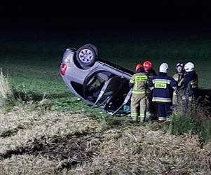 PILNE! Dachowanie w Pawłowie! Kierowca przeciął skrzyżowanie