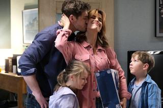 M jak miłość odc. 1799. Marcin (Mikołaj Roznerski), Szymek (Staś Szczypiński), Maja (Laura Jankowska), Kama (Michalina Sosna)