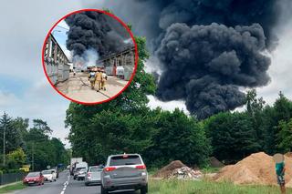 Wybuch i ogromny pożar w Łódzkiem! Kłęby dymu widać z wielu kilometrów. Na miejscu 40 zastępów straży [AKTUALIZACJA, ZDJĘCIA]
