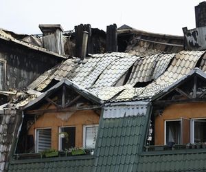 Blok przy ul. Powstańców w Ząbkach po pożarze