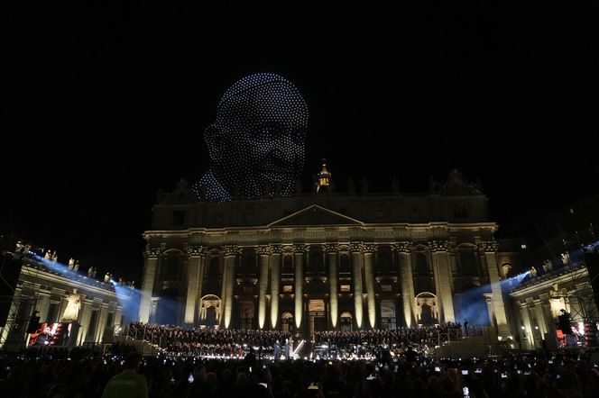 Tysiące dronów nad Bazyliką św. Piotra! Zobacz, co stało się w Watykanie