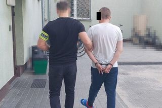 „Wziął na maskę” motocyklistę, który chciał go zatrzymać, gdy jechał wężykiem