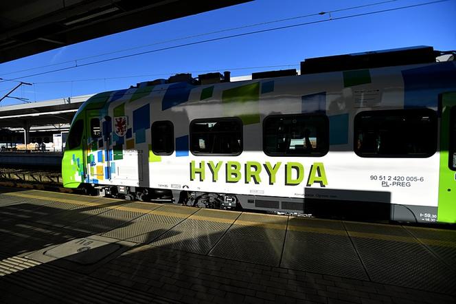 Pierwszy pociąg hybrydowy przyjechał do Szczecina