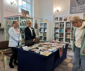 Trwa Noc Muzeów w Lesznie. Od wystawy o praniu i bieliźniarce, przez komiks po żużel