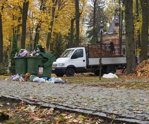 Zbliża się Dzień Wszystkich Świętych. Jak wyglądają przygotowania na najstarszym cmentarzu w Lublinie?