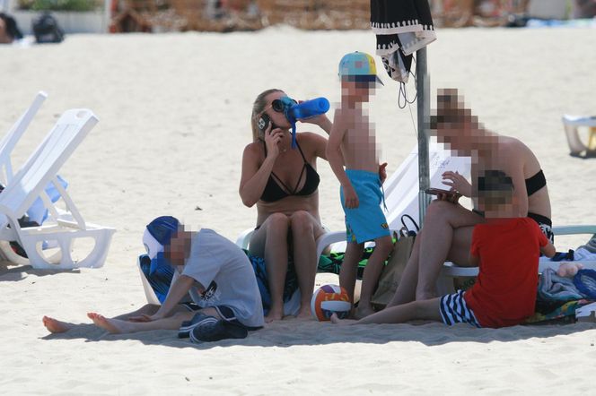 Marlena Muranowicz, wkrótce była żona Mroczka w bikini na plaży.