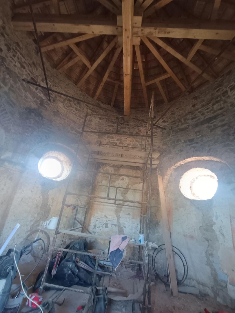 Baszta w Nowych Kicharach (gm. Dwikozy) w trakcie remontu