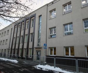 Atak nożownika w szkole na Targówku. Uczeń dźgnął ucznia w policzek 