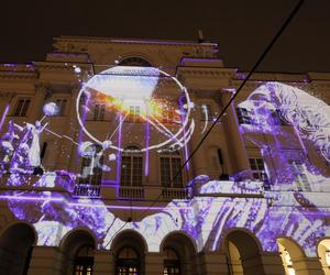 Mapping na fasadzie Pałacu Staszica - siedziby Polskiej Akademii Nauk w Warszawie