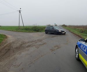 Rozwalił autem ogrodzenie i budynek. Młody kierowca jechał za szybko