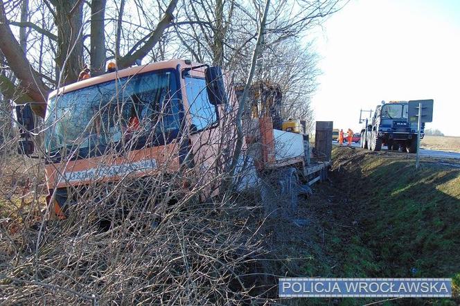Groźny wypadek pod Wrocławiem. Samochód osobowy zderzył się czołowo z ciężarówką!