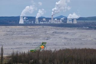 Greenpeace protestuje w kopalni Turów. Aktywiści okupują jedną z maszyn