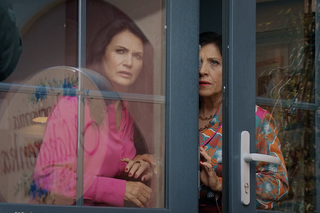 M jak miłość, odcinek 1711: Iwona (Hanna Śleszyńska), Aleksandra (Małgorzata Pieczyńska)