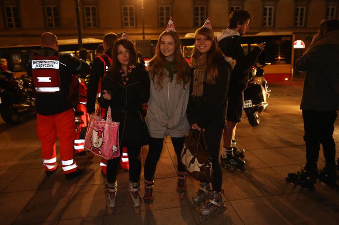 Nightskating. Warszawiacy przejechali stolicę na rolkach [Zdjęcia]