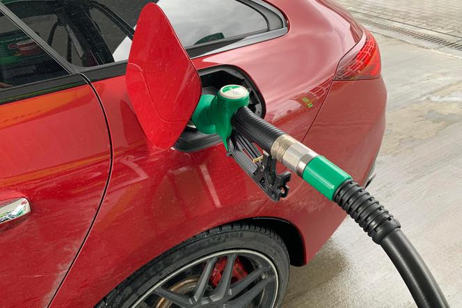 Skandaliczne ceny paliw w środę, 16 marca. Ropa tanieje, a my nadal płacimy jak za zboże