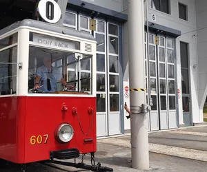 Zabytkowe tramwaje z Poznania i Warszawy na krakowskich torach 