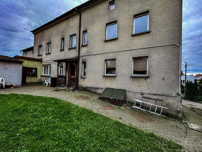 Makabra na grillu. Zadźgał pasierba, ranił partnerkę