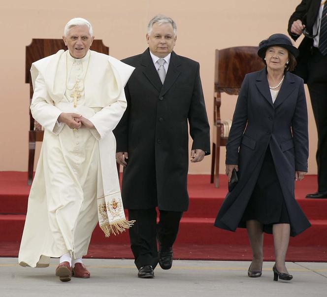 Maria i Lech Kaczyńscy z Benedyktem XVI w Warszawie