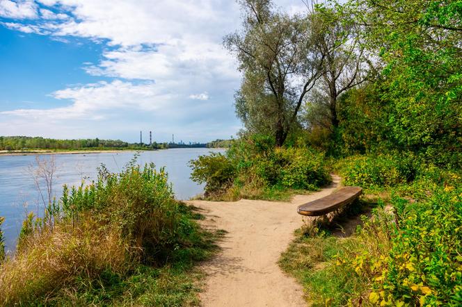 Plaża Romantyczna – ławka i zejście nad wodę