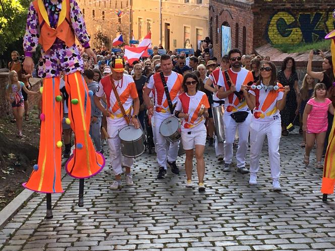 Parada z okazji otwarcia Balonowych Mistrzostw Świata Juniorów w Grudziądzu