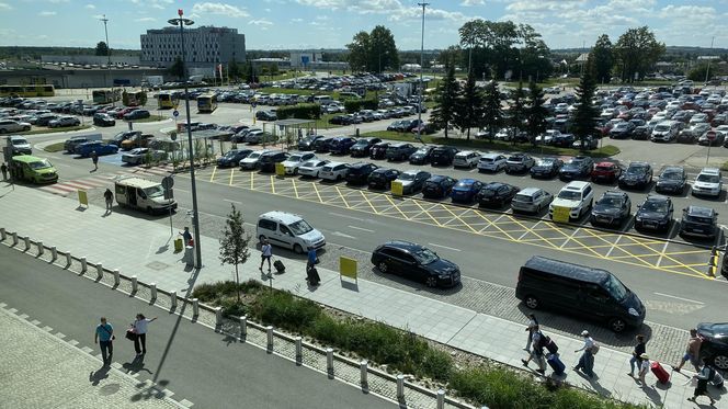 Tak wygladają ogrody deszczowe na parkingu przed terminalami Katowice Airport