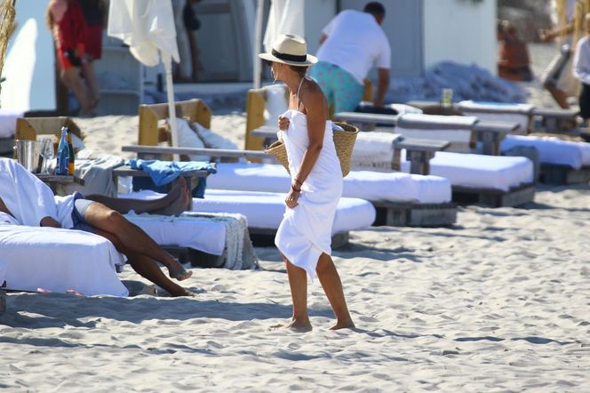 Jan Englert z żoną i ćorką w Juracie