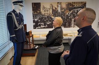 Komendant Wojewódzki Policji w Bydgoszczy, przekazał na aukcję WOŚP 19 unikalnych monet