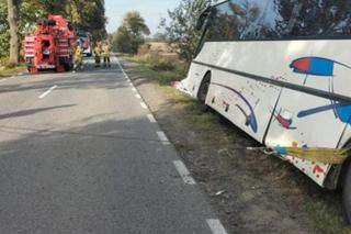 Wypadek autokaru na Pomorzu. Autobus wylądował w rowie