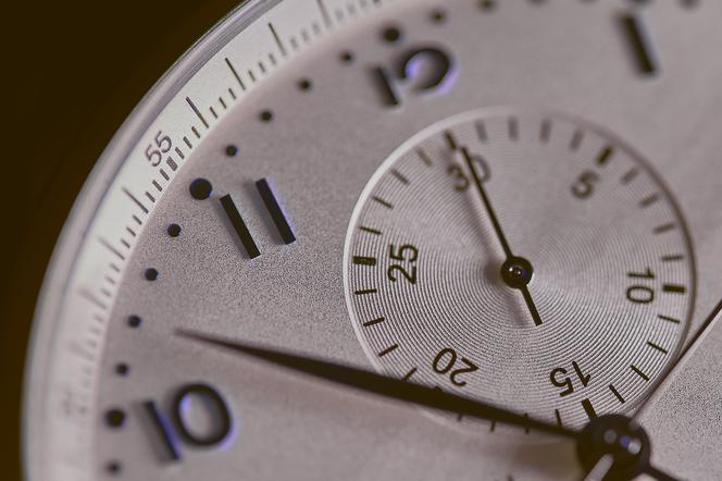 Zmiana czasu 2020. Kiedy przestawiamy zegarki? Śpimy dłużej czy krócej?