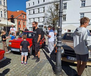 11. Zlot Pojazdów Zabytkowych. Klasyki motoryzacji opanowały Tarnowskie Góry