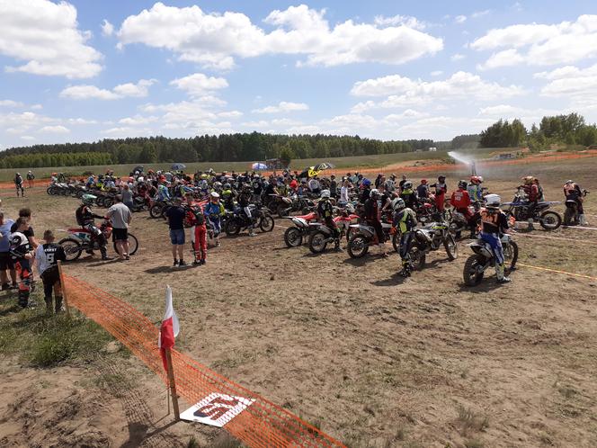 Zobacz jak wyglądają ogólnopolskie zawody motocyklowe na torze MX Czerniejew 11 i 12 czerwca 2022 roku
