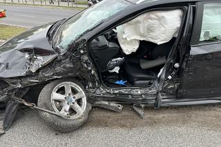 Wymusił pierwszeństwo, był wycinany z auta. Z minuty na minutę coraz gorzej się czuł