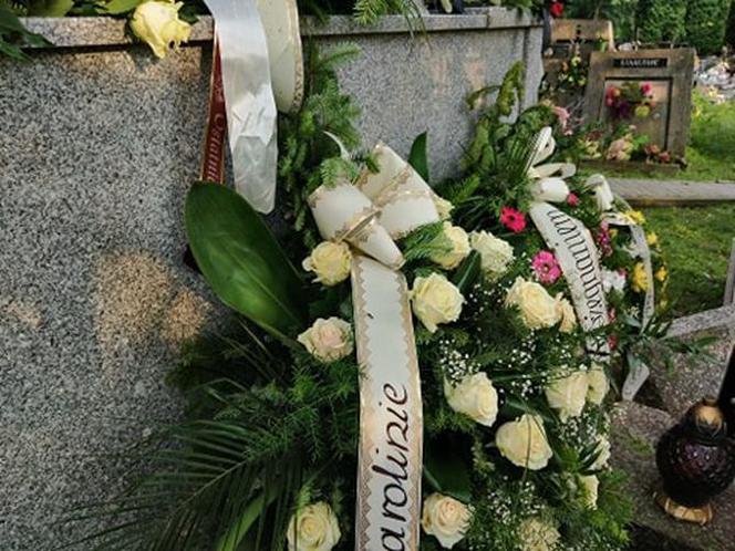 Tarnów. Ostatnie pożegnanie Karoliny Bojarskiej. Grobowiec utonął w kwiatach 