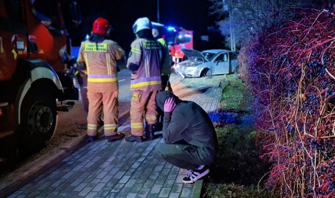 17-latek skosił autem słup energetyczny