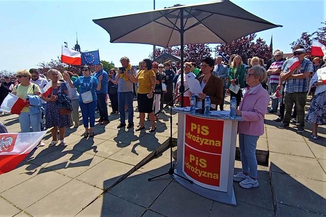 Manifestacja 4 czerwca na placu Solidarności w Szczecinie