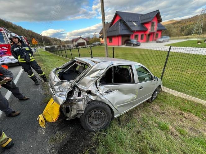 Barcice. Skoda zderzyła się z pociągiem. Kierowca osobówki miał ogromne szczęście