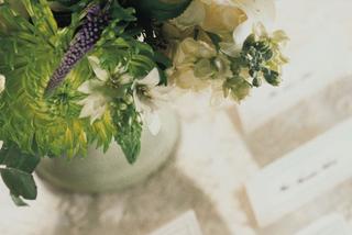 dekoracje ślubne - kwiaty na stole