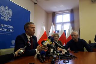 Wojewoda małopolski wzywa lekarzy i pielęgniarki do walki z epidemią. Po prośbach będą groźby?