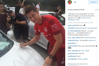 Robert Lewandowski dał nietypowy autograf [WIDEO]