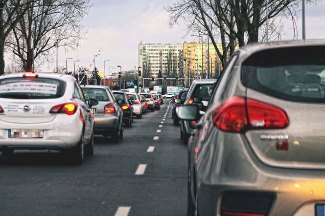 Łodzianie mają coraz więcej samochodów. Liczba wzrosła o 100%