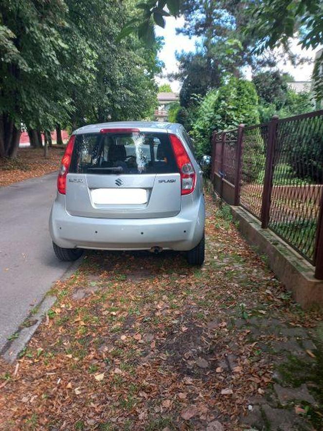 Tak się w Katowicach nie powinno parkować. Kierowcy na cenzurowanym 