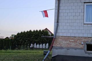 Mieszkąńcy Podkarpacia zaczynaja majówke od wywieszenia flagi