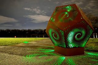 Warszawa. Lampiony w Dzielnicy Wisła