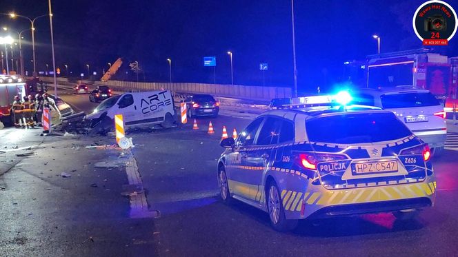 Wypadek na Wisłostradzie. Poszkodowane 6 osób, w tym dzieci